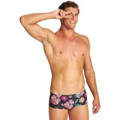 M CRAZY SKULLS CARNIVAL LOW WAIST SHORT - 500